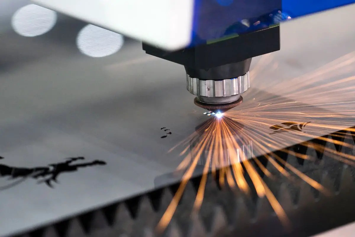 how does laser cutter work
