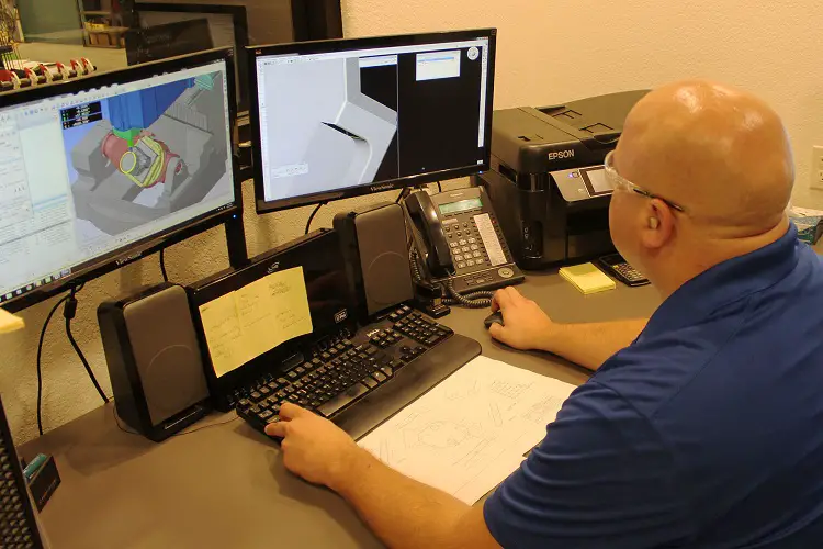 Difference between CNC programmer and CNC operator